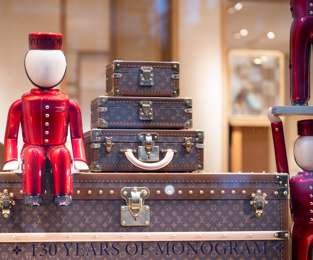 Arnault adquiere US$484 millones en acciones de Lvmh tras prometer poseer más de 50%