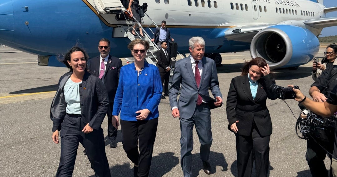 Secretario de Energía de EE.UU. llega a Venezuela para impulsar reactivación del petróleo