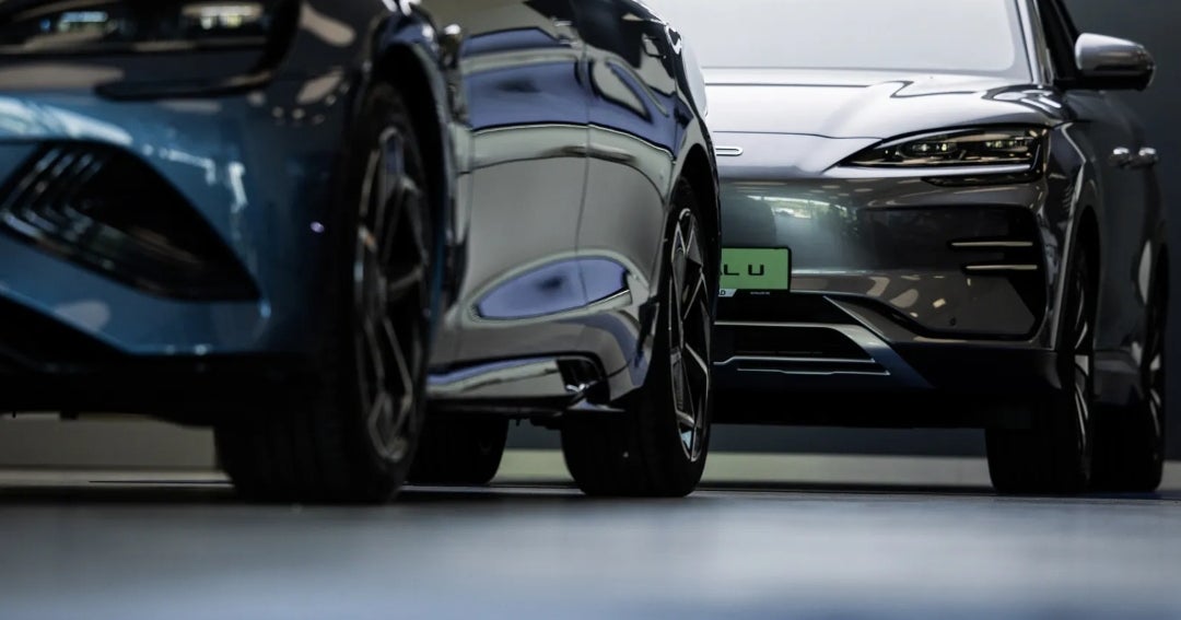 BYD está a punto de superar de nuevo a Tesla en ventas de coches totalmente eléctricos