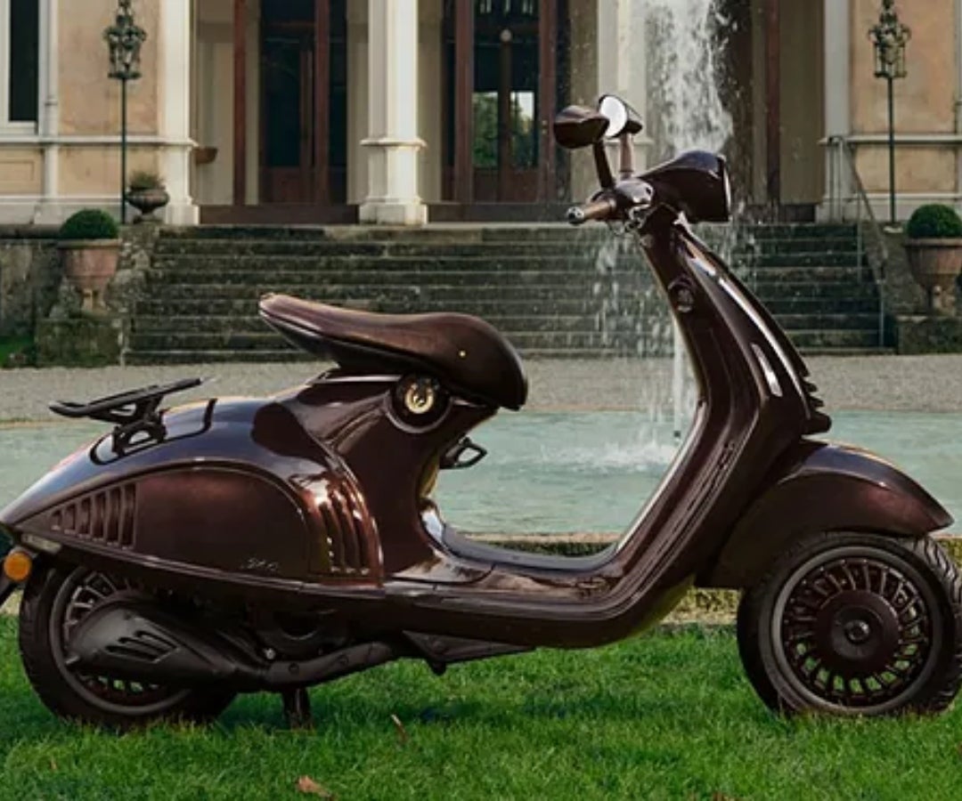 La Vespa 946 Horse es la tercera edición limitada de la Colección Lunar, tras el Dragón y la Serpiente.