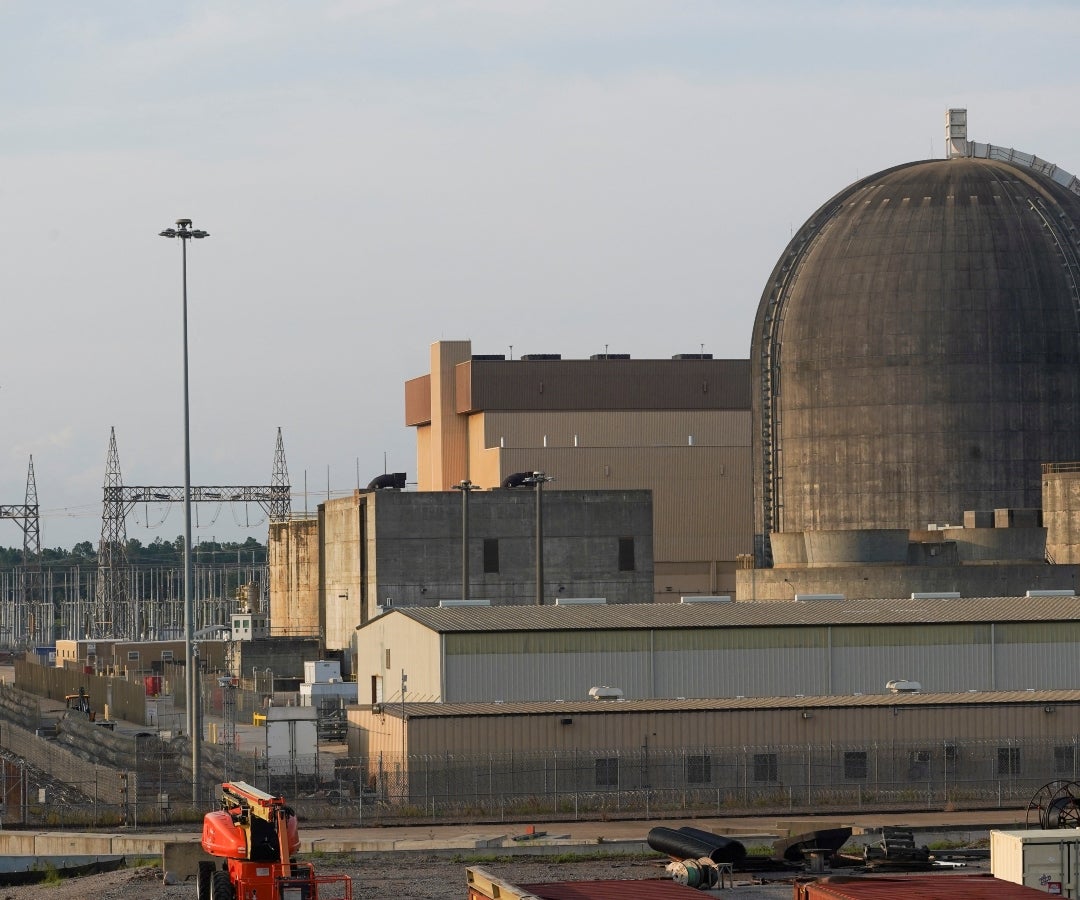 Presidente Trump deroga una norma que incentiva la producción de vehículos eléctricos