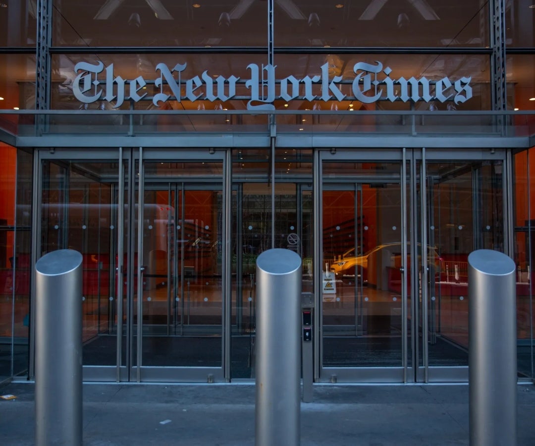 Acciones del New York Times alcanzan un máximo histórico tras aprobación de Buffett