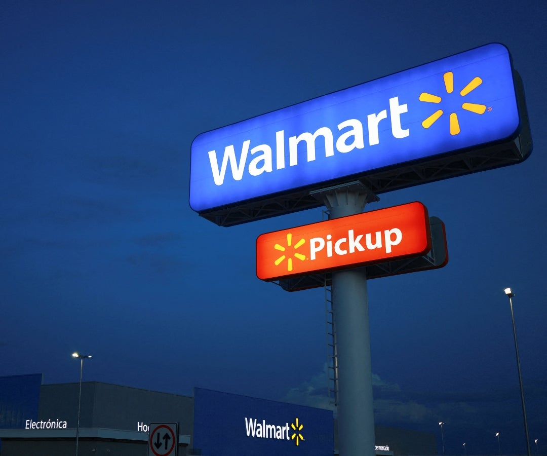 Walmart informa caída de 4% en beneficios del cuarto trimestre, debajo de previsiones