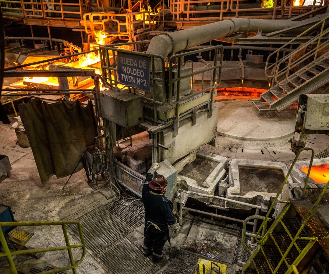 Codelco afirma que su mina insignia de cobre no ha crecido en años tras el accidente