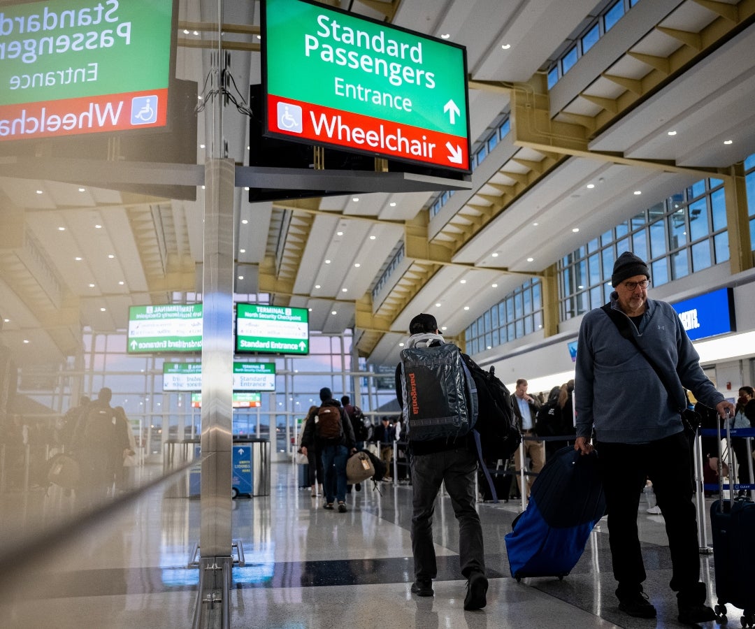 Programas de seguridad rápida en aeropuertos de EE.UU. se suspenden temporalmente