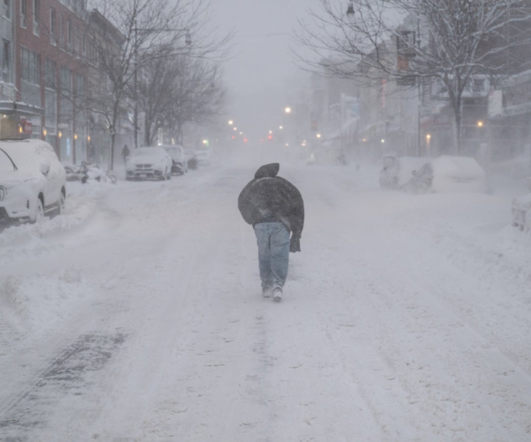 Una tormenta en el noreste de Estados Unidos deja sin electricidad y cancela vuelos