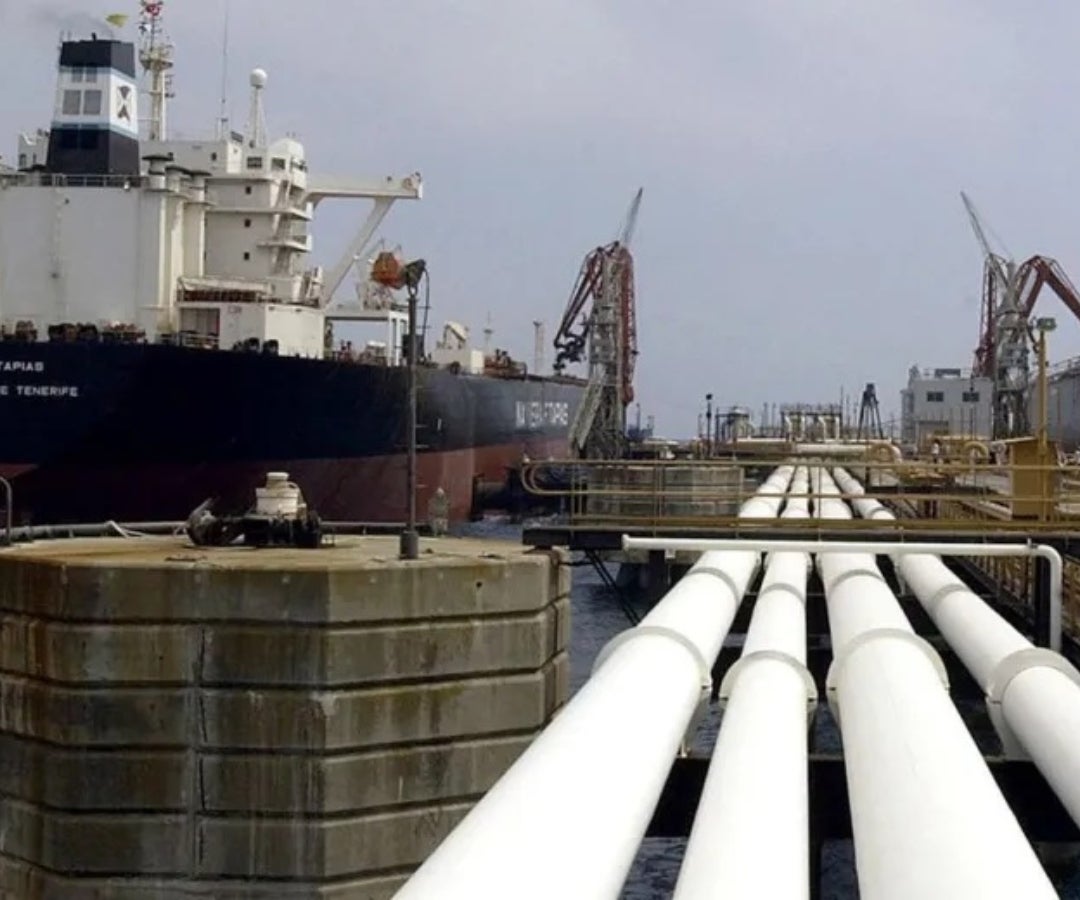 Irak suspende envíos de petróleo crudo a través de un oleoducto clave hacia un puerto turco