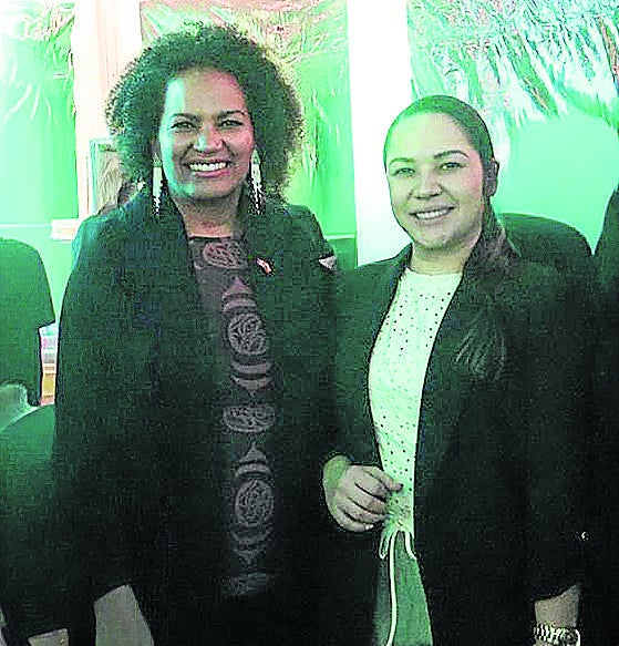 Elizabeth Williams, Embajadora de Canadá en Colombia; Lucy Guerrero, Dir. de RR.II U. EAN.