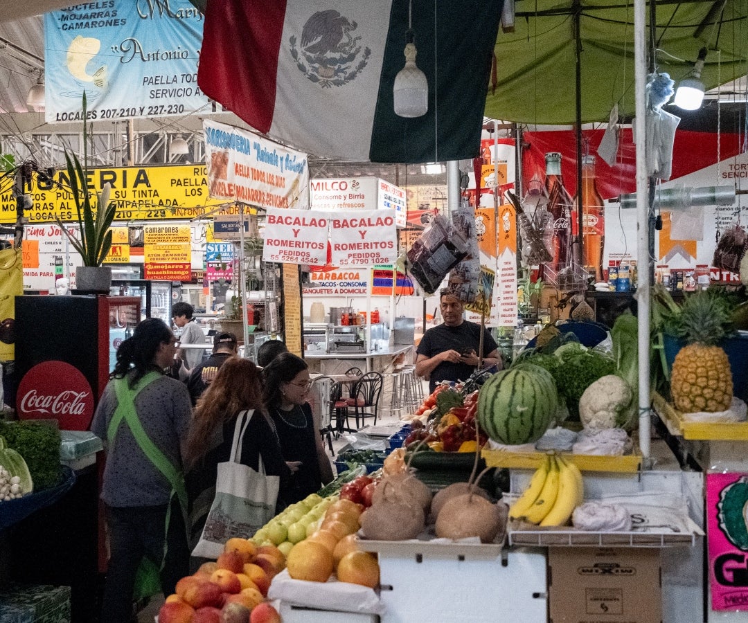 Inflación mexicana supera previsiones y traspasa techo de rango meta del Banco Central