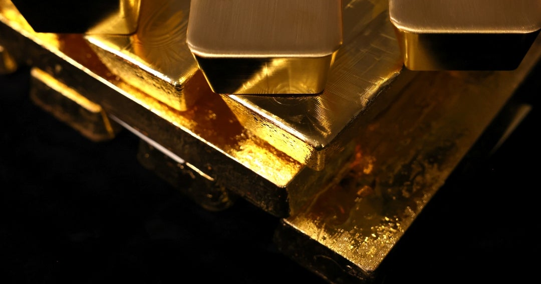 El oro cae por temor a la inflación, reforzando apuestas sobre decisión de la FED