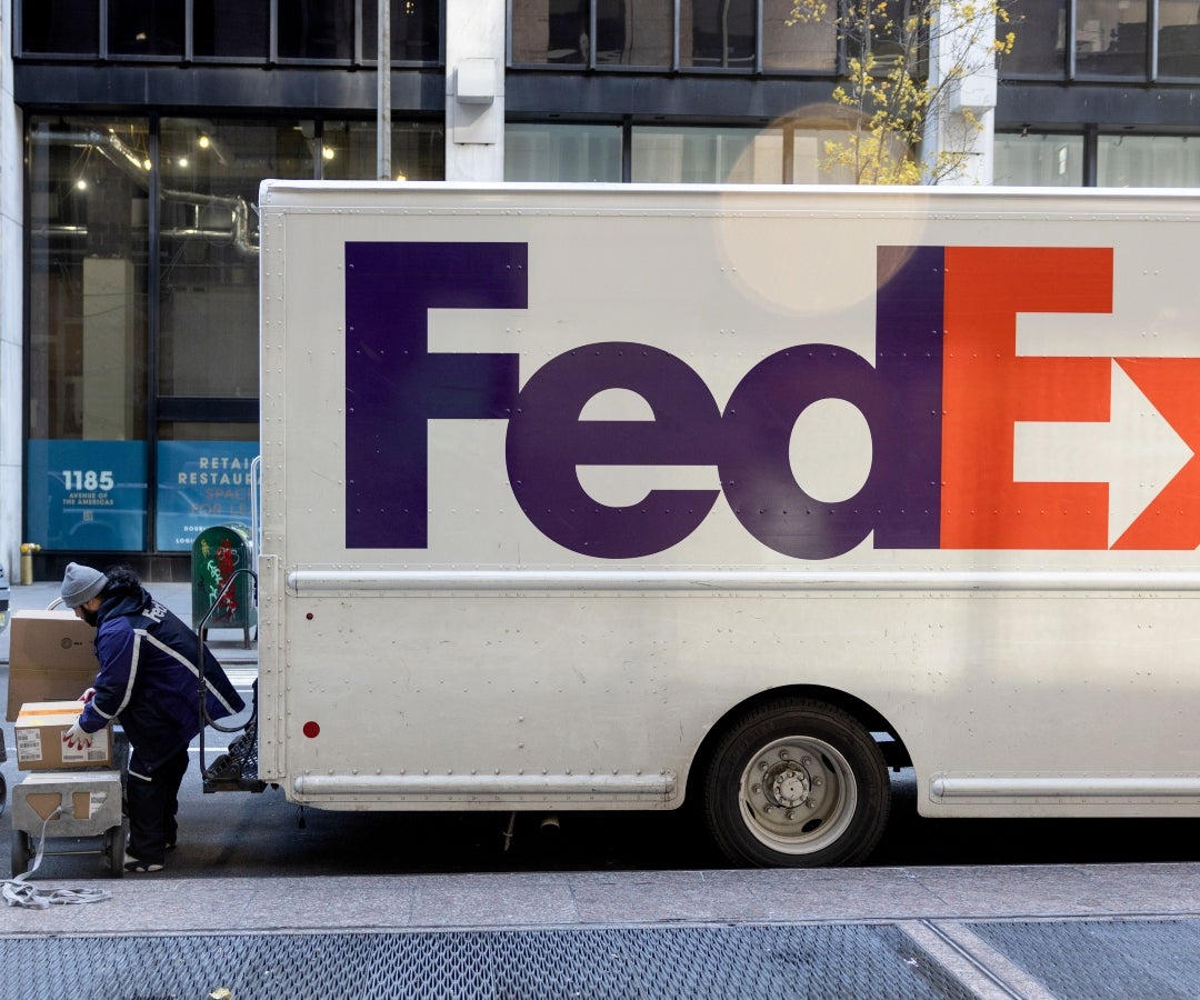 FedEx supera a UPS y se convierte en la mayor empresa de paquetería de Estados Unidos