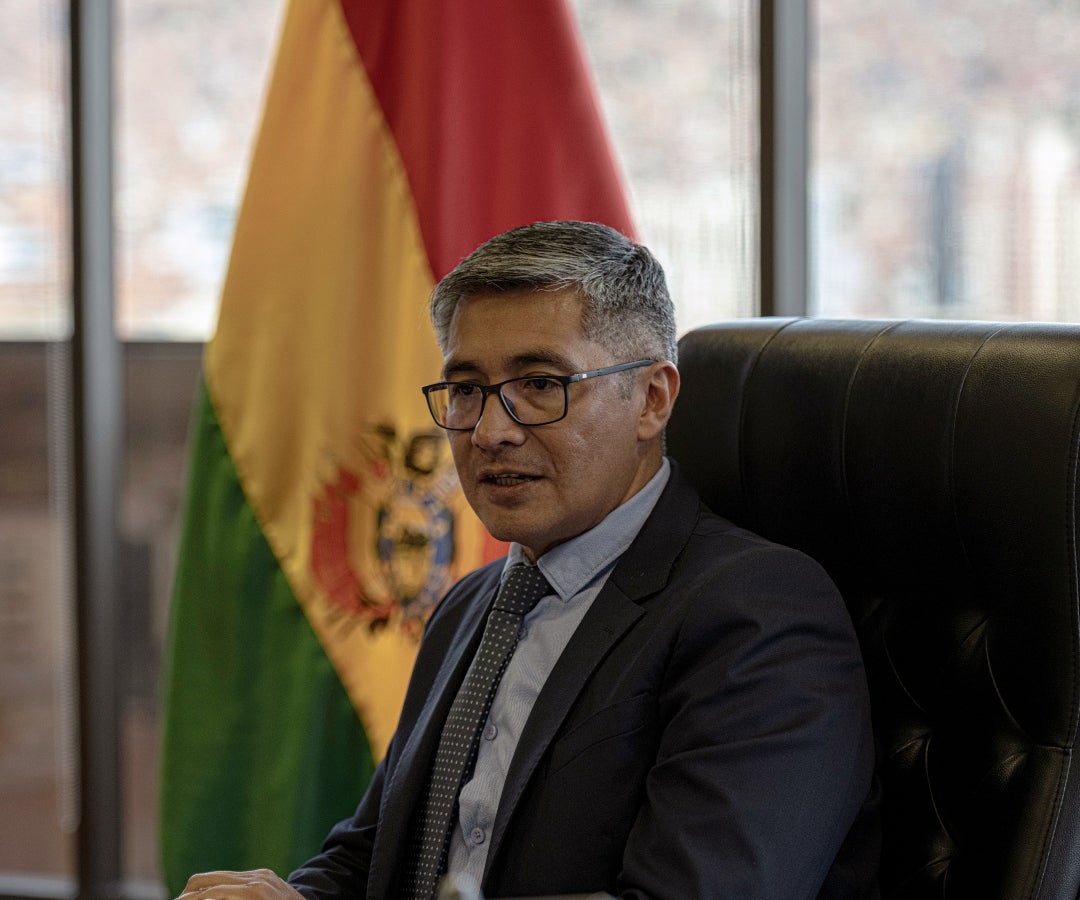 Bolivia garantiza pagos bonos en dólares y prepara canje interno