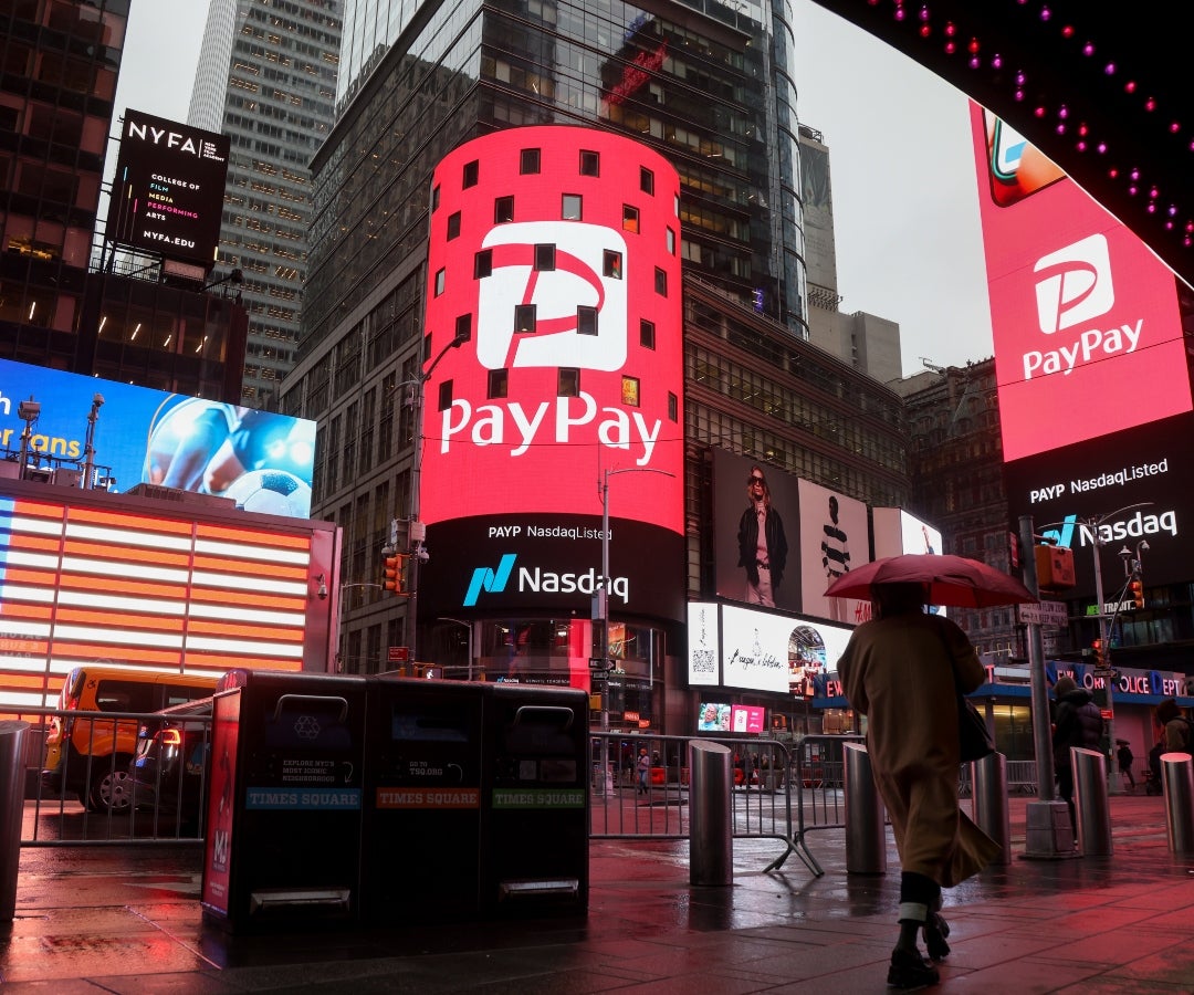 PayPay, respaldada por SoftBank, sube 19% tras una salida a bolsa de US$880 millones