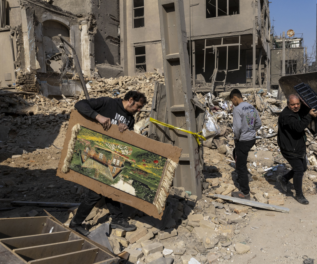 Ataque al centro petrolero iraní de Khar