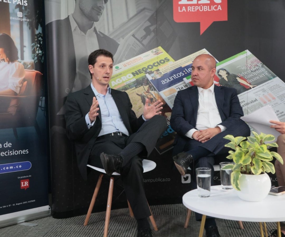 Ricardo Boada, vicepresidente de nuevos negocios en Yellowstone y Oscar Jaramillo, director del pregrado en Finanzas y Relaciones Internacionales de la Universidad Externado