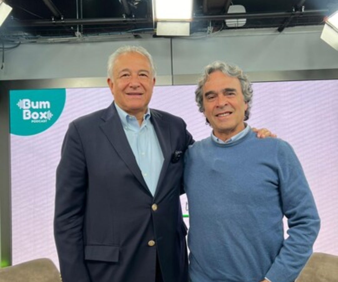 Sergio Fajardo recibió el apoyo del general Óscar Naranjo