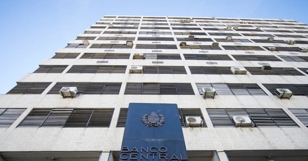 Banco Central aplicó sanción de más de US$30.0000 a agente de valores en Colonia