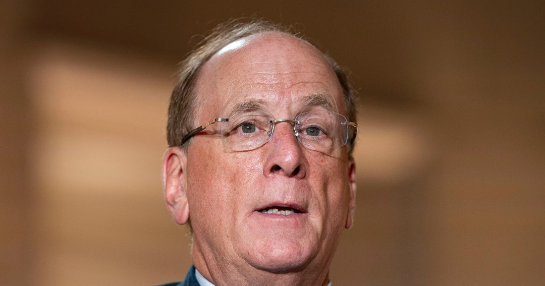 Fink, de BlackRock, consigue un aumento de 23% tras impulso de mercados privados