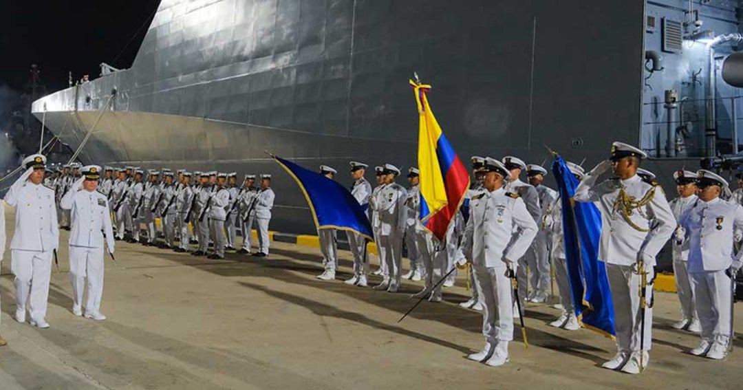 Petro entregó a la Armada Nacional el buque más grande fabricado en Colombia