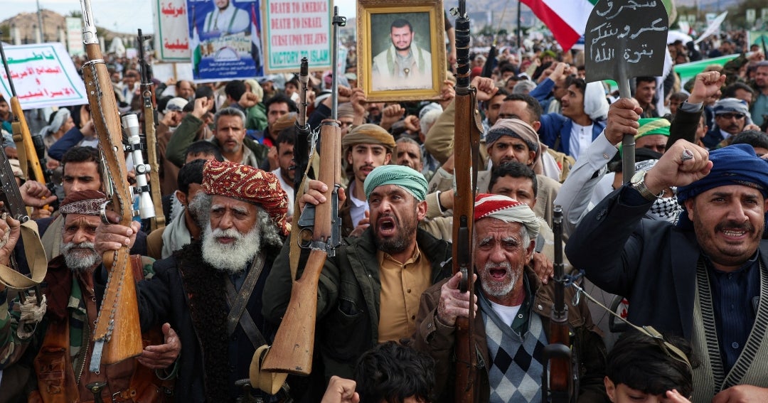 Hutíes respaldados por Irán se unen a la guerra mientras EE.UU. refuerza sus tropas