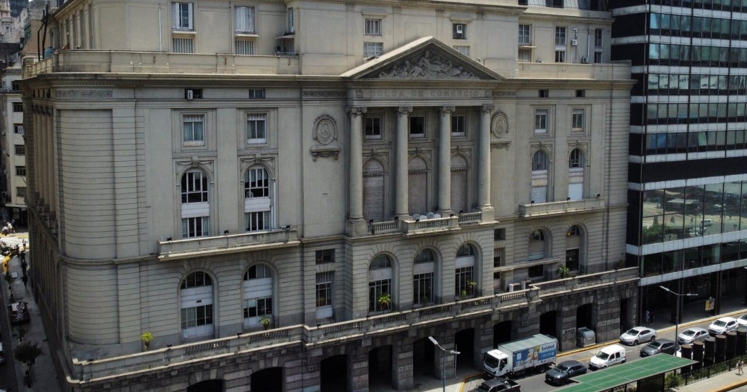 Los activos de Argentina suben alentados por el fallo favorable a la petrolera YPF