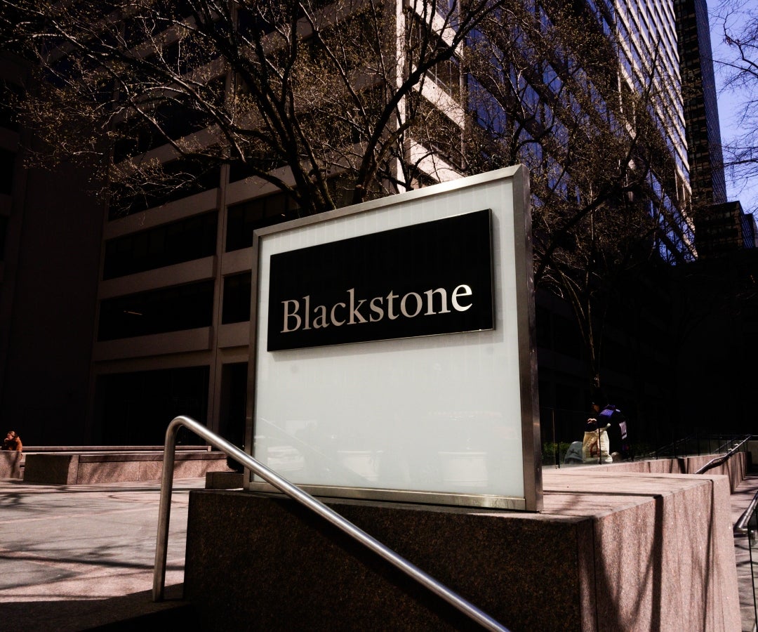 Blackstone lanza su primer fondo de cobertura destinado a grandes patrimonios