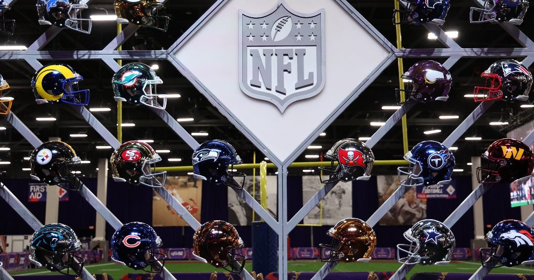 NFL firma acuerdo con empresa de Tiger Woods para lanzar una liga de flag football