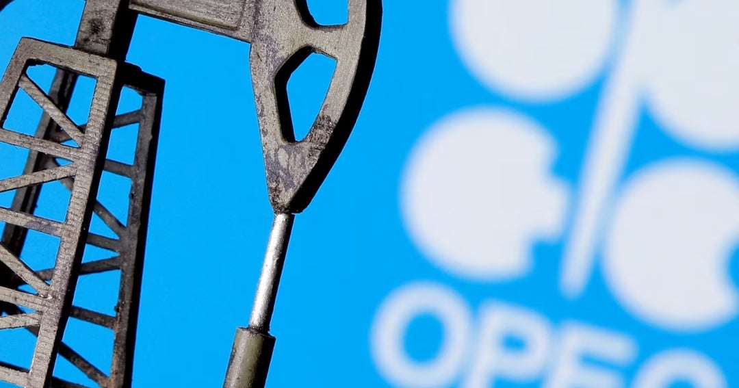 Producción de petróleo de la Opep se hunde en marzo por recortes de envíos por guerra