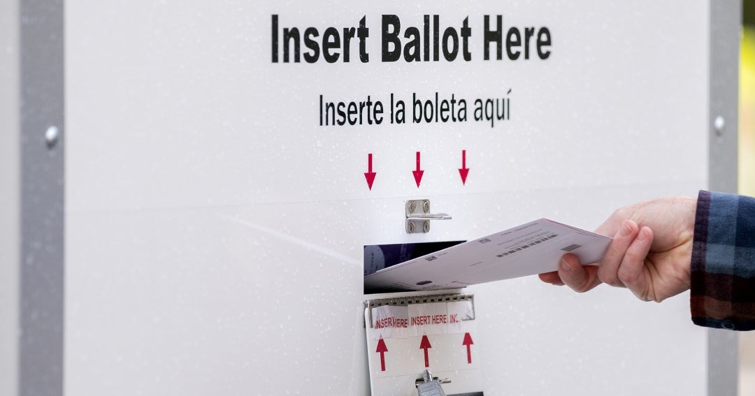 Trump toma medidas para restringir el voto por correo mediante una orden ejecutiva