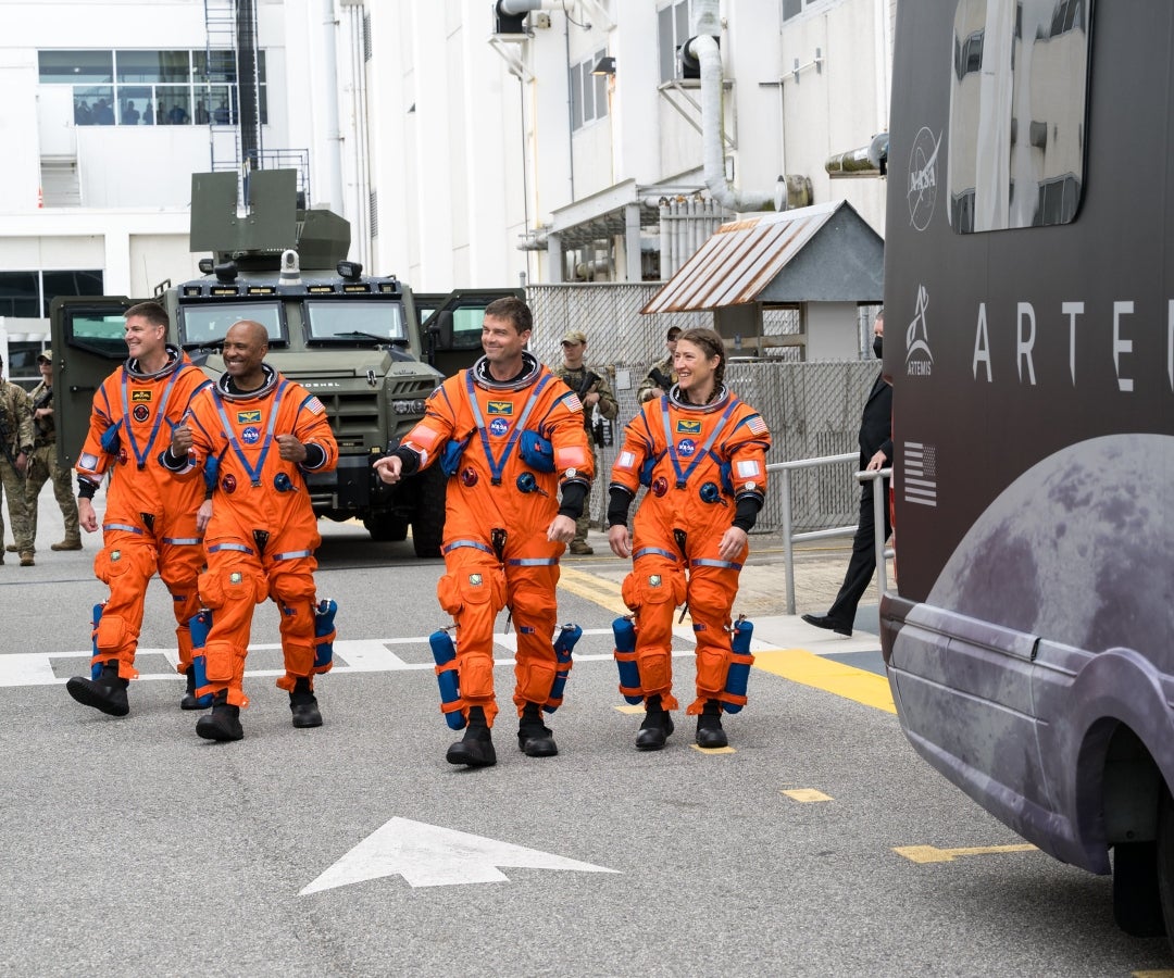 Conozca los primeros mensajes de los astronautas tras salir al espacio exterior