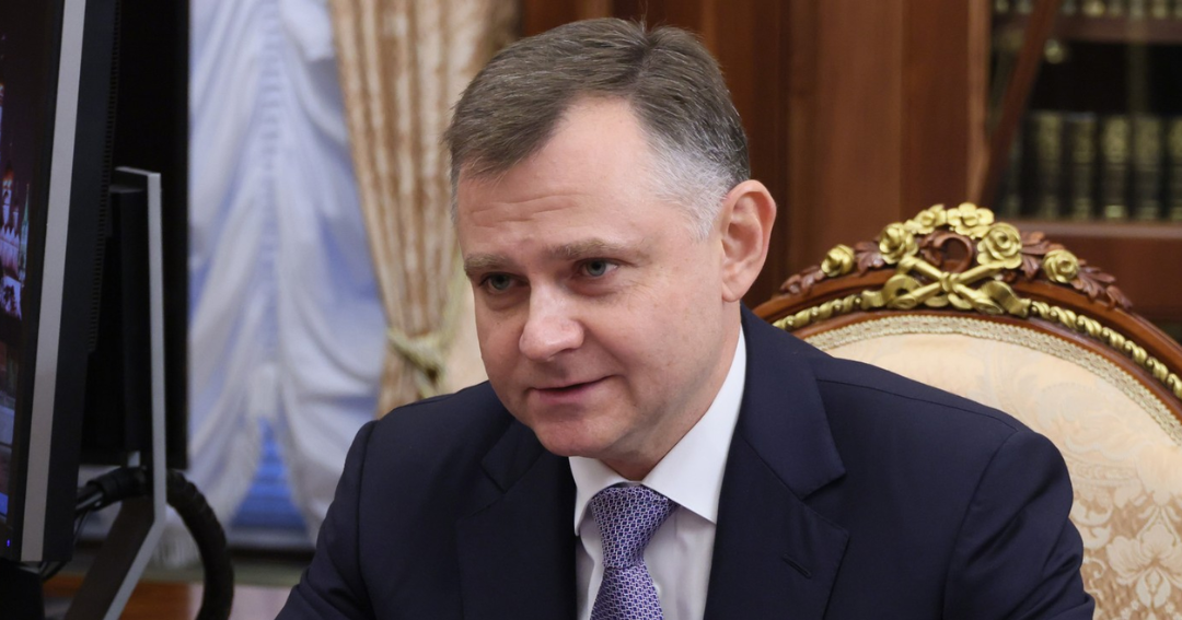 Un barco en el mar de Azov es alcanzado por Kiev mientras ambas partes se lanzan ataques