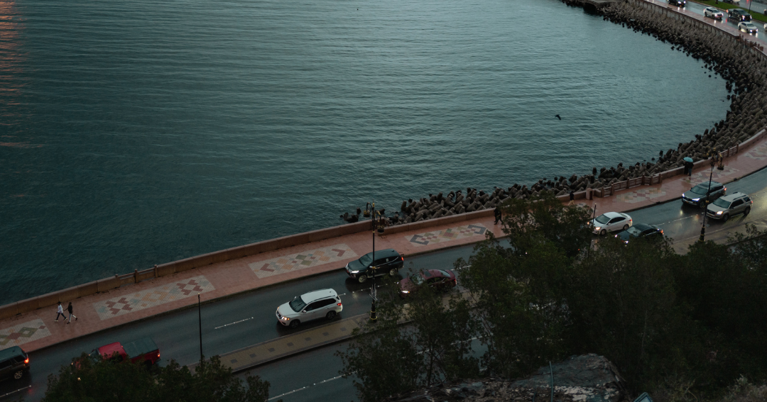 EE.UU. busca al piloto derribado mientras Irán sigue atacando a los países del Golfo