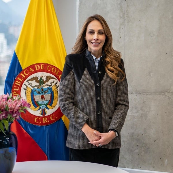 Paola Vélez Marroquín, Comisionada de la Sesión de Comunicaciones de la Comisión de Regulación de Comunicaciones