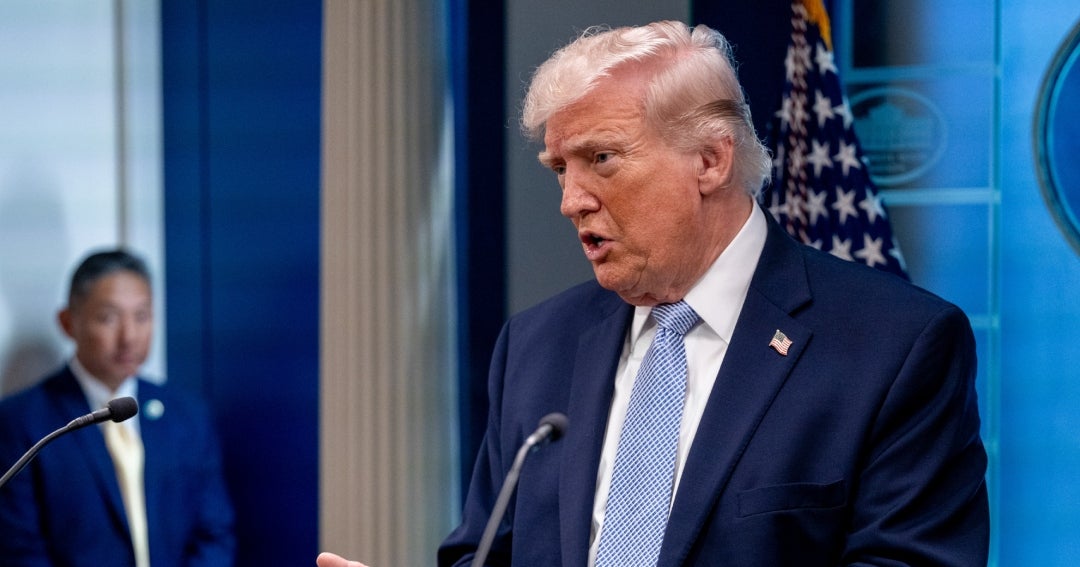 Trump busca convencer a votantes sobre la economía a pesar de la 