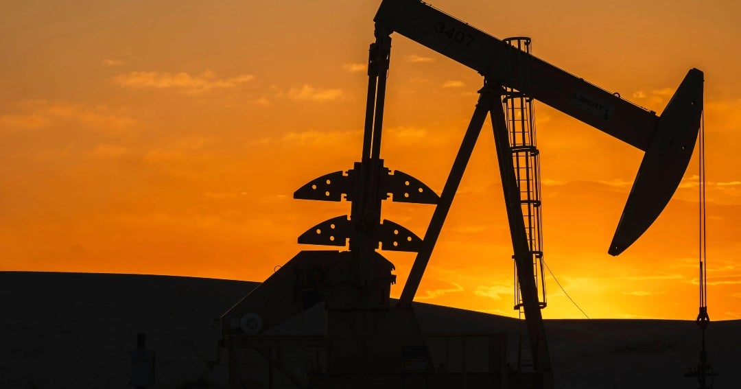 Futuros del brent en EE.UU. caen casi US$4 por anuncio de negociaciones con Líbano