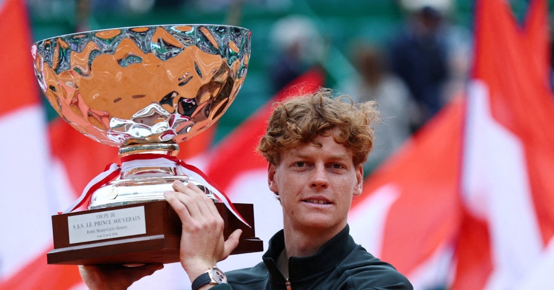 Sinner derrota a Alcaraz en Montecarlo y recupera el primer puesto de la clasificación