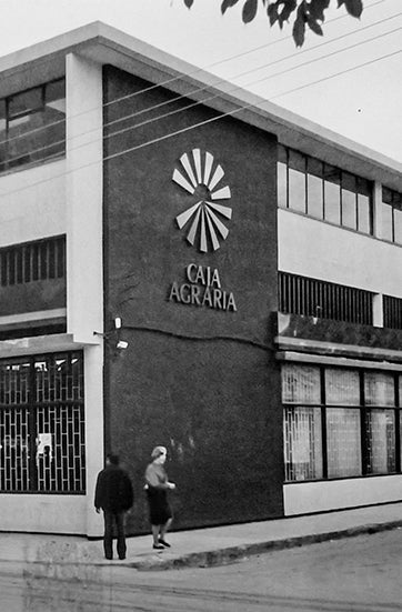 Fachada de la caja agraria