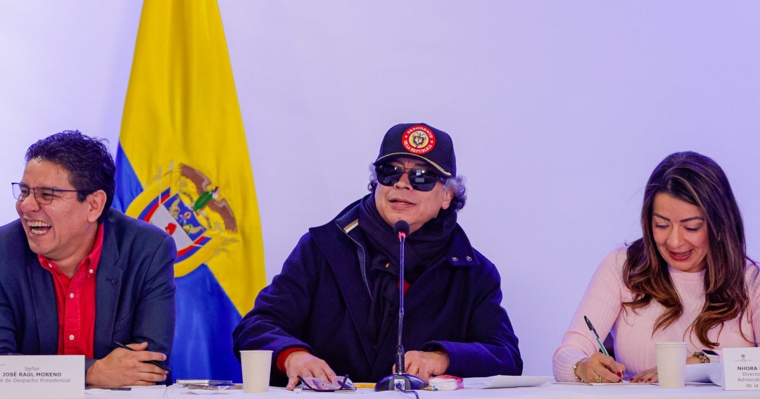 Petro estaría dispuesto a negociar envío de energía a Ecuador si Noboa quita aranceles