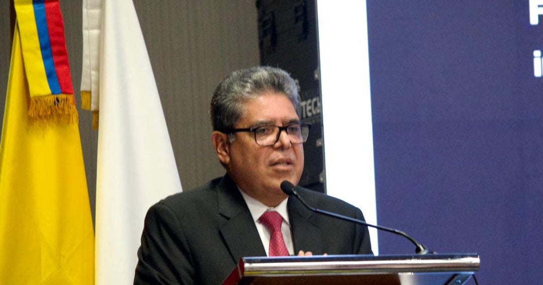 Contraloría emitió función de advertencia al MinHacienda por manejo de deuda pública