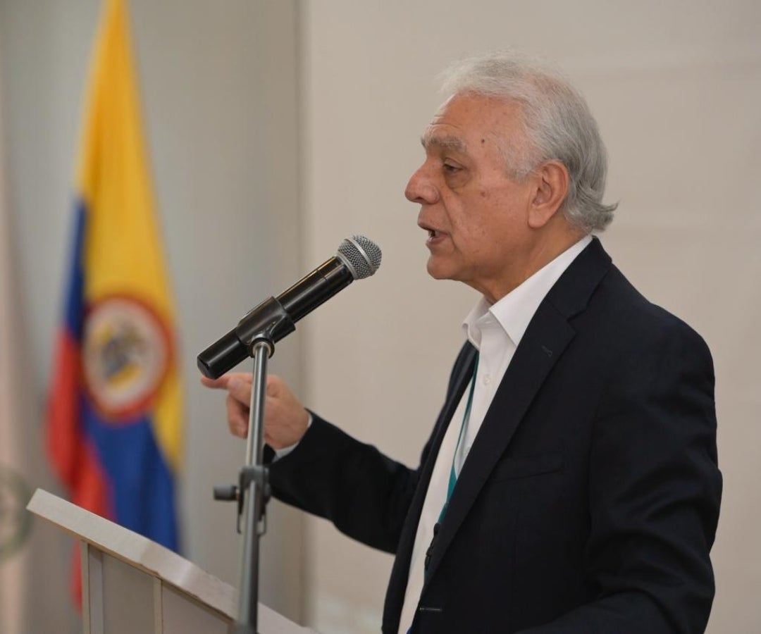 Bernardo Camacho renuncia a la Superintendencia de Salud