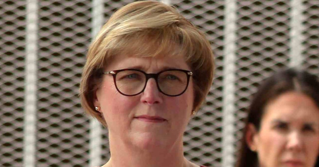 Laura Farnsworth Doğu deja su cargo en Venezuela y será reemplazada por John Barrett