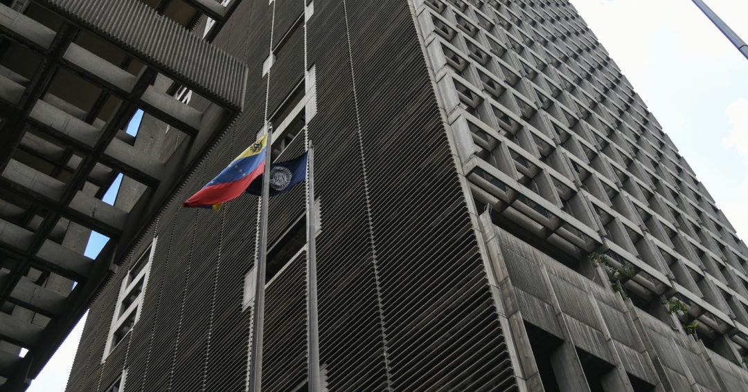 Bonos venezolanos suben tras decisión del FMI de reanudar relaciones con Caracas