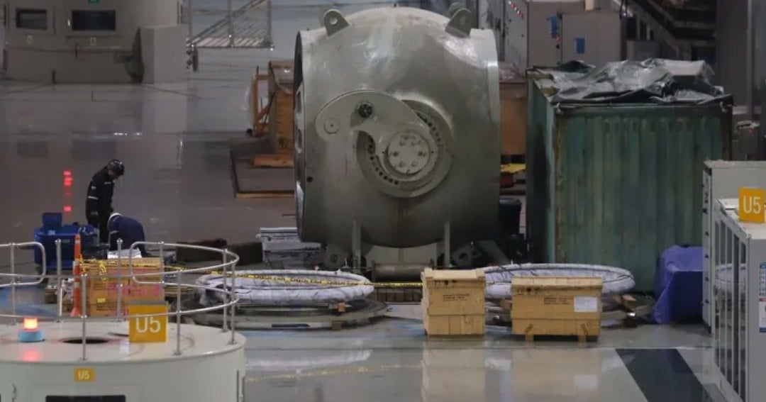 Ecuador recibe su mayor hidroeléctrica en medio de dudas por su funcionamiento