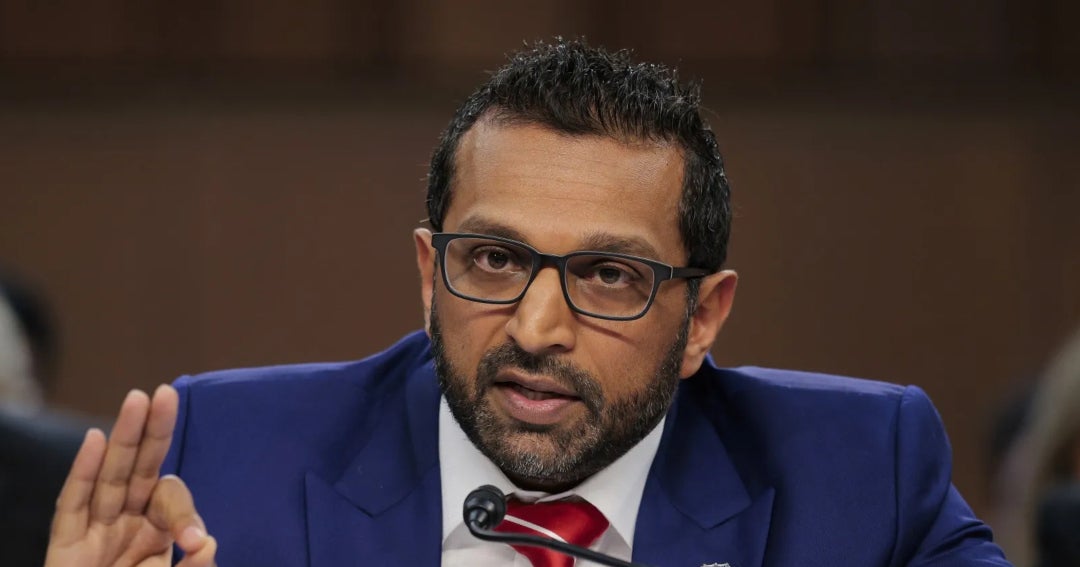 Director del FBI demanda a The Atlantic por información falsa de consumo de alcohol