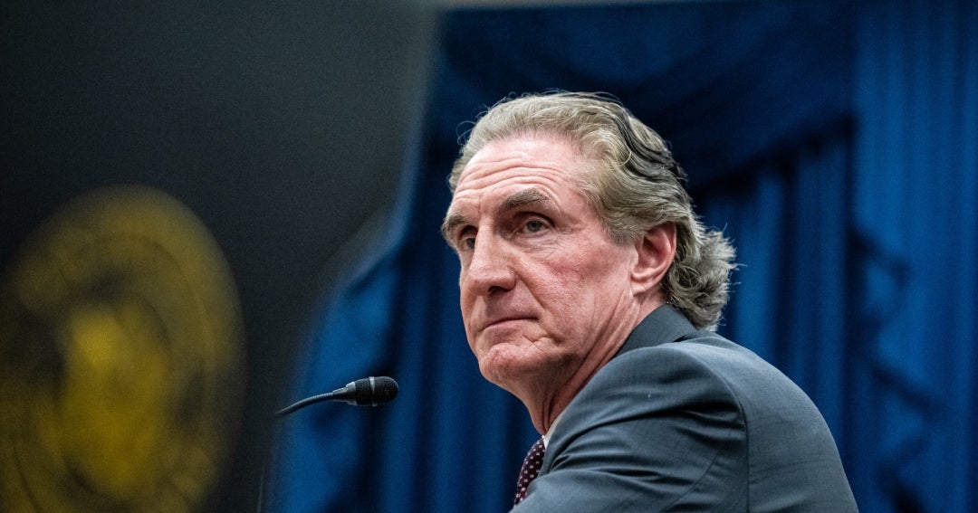 Burgum cita conexión con China en revisiones estrictas de EE.UU. para proyectos solares