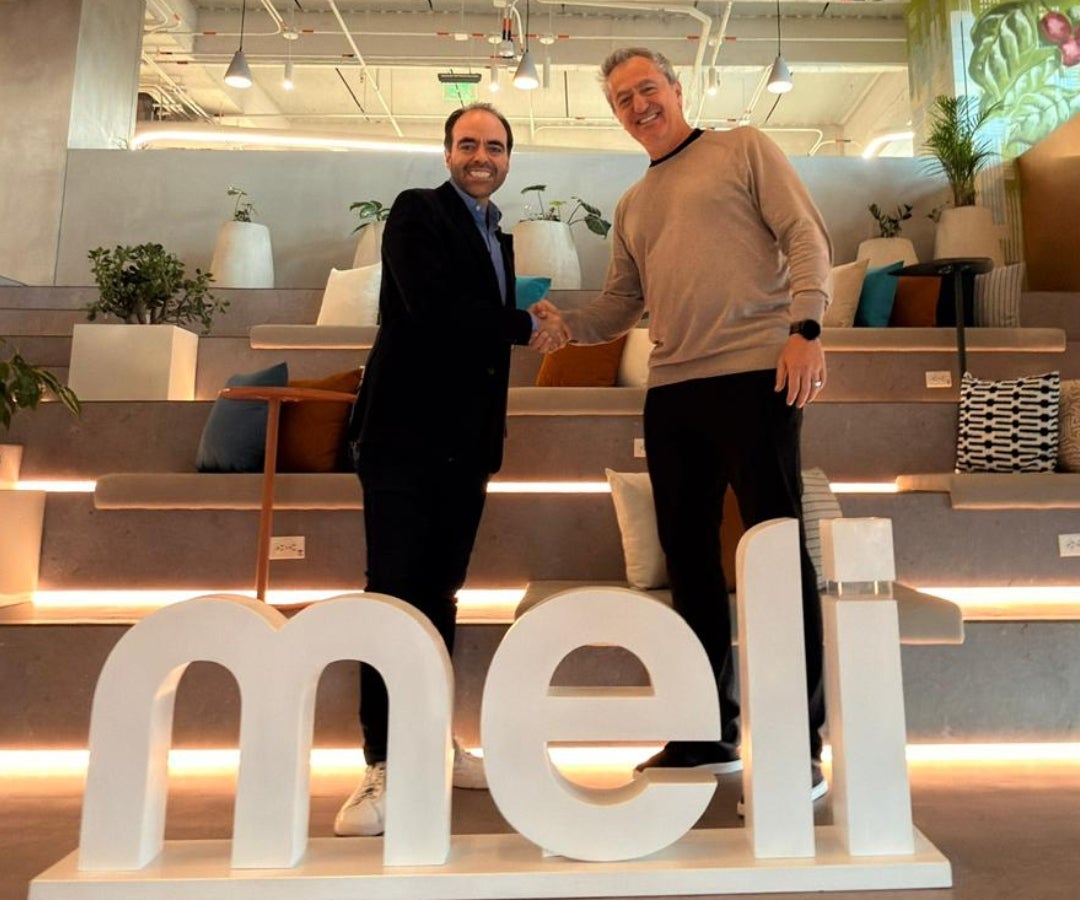 Renato Banhara, gerente de Unilever para la Región Andina (derecha) y Doménico Barbato, Gerente General de Mercado Libre para Colombia y Venezuela.