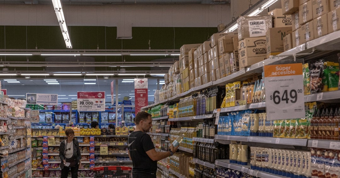 La actividad económica de Argentina registra su mayor caída mensual desde 2023