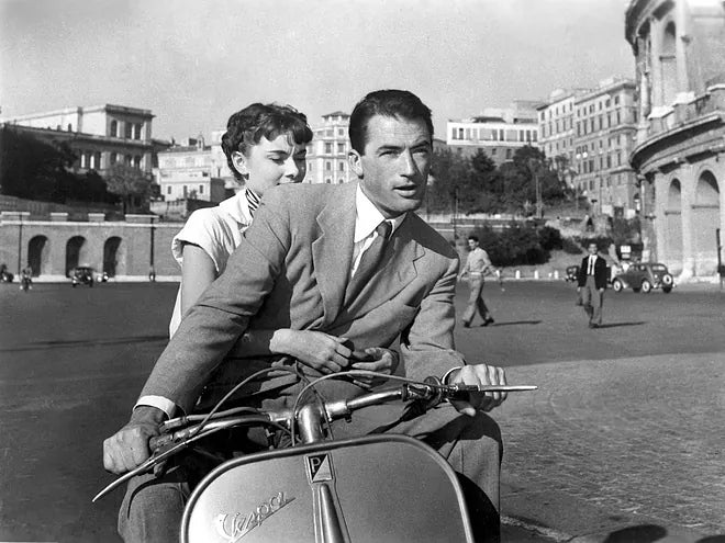 Audrey Hepburn y Gregory Peck en la secuencia de la escapada en Vespa de la película 'Vacaciones en Roma'