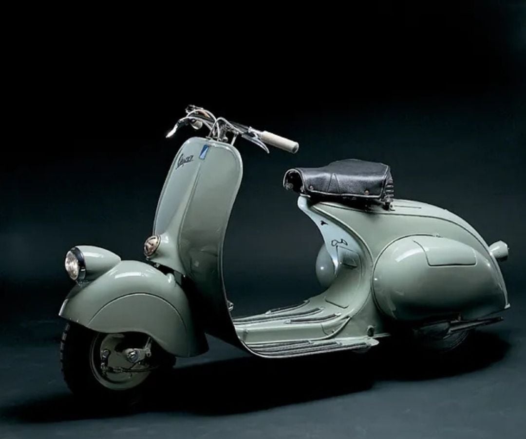 Esta es la primera Vespa, equipada con un motor de 98 cc con 3,2 CV a 4500 rpm