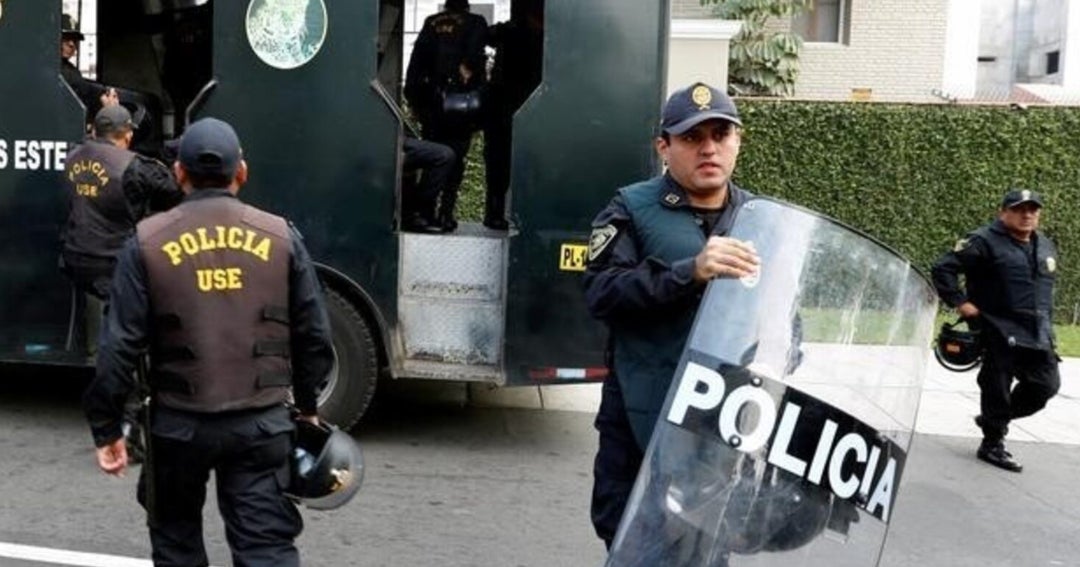 Policía peruana allana vivienda de exjefe de oficina electoral tras irregularidades en elecciones